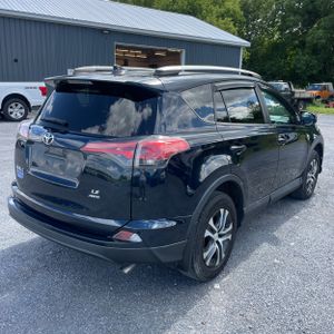 صورة 8 لـ 2017 Toyota RAV4 LE