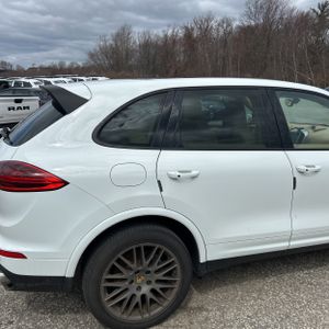 PORSCHE CAYENNE PLATINUM EDITION - 9