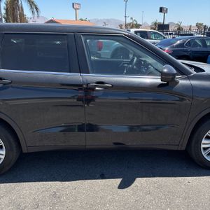 2023 Mitsubishi OUTLANDER ES — миниатюра 11