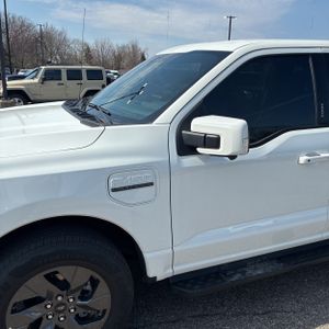 FORD F150 LIGHTNING LARIAT - 2