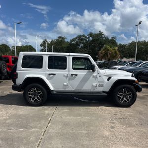 صورة 10 لـ 2024 JEEP WRANGLER SAHARA