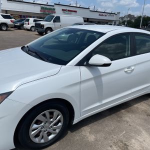 2020 Hyundai ELANTRA SE photo 2