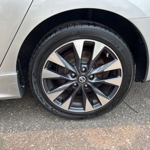 2016 Nissan SENTRA SR thumbnail 18