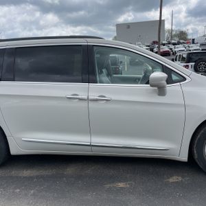 CHRYSLER PACIFICA TOURING-L - 9