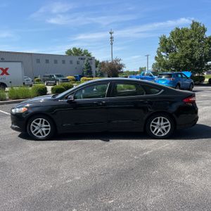 FORD FUSION SE - 3