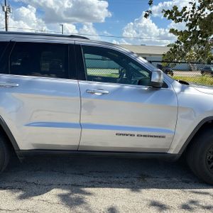 2017 JEEP GRAND CHEROKEE LAREDO — фото 10