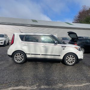 KIA SOUL + - 10