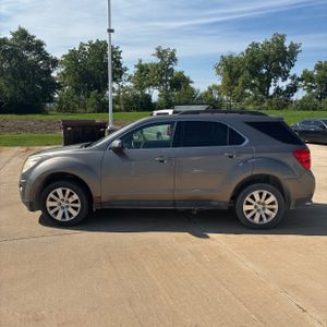2010 Chevrolet EQUINOX LT photo 3