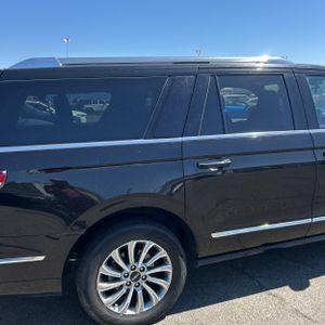 صورة 9 لـ 2022 Lincoln NAVIGATOR L STANDARD