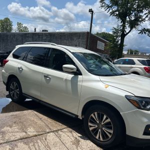 2017 Nissan PATHFINDER SV thumbnail 13