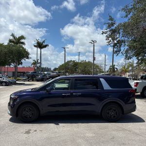 KIA CARNIVAL LXS - 3