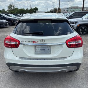 MERCEDES-BENZ GLA - 7