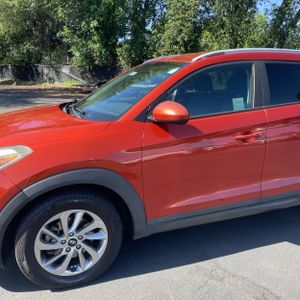 HYUNDAI TUCSON SE - 2