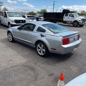 FORD MUSTANG V6 DELUXE - 5