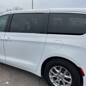 CHRYSLER PACIFICA TOURING L - 6