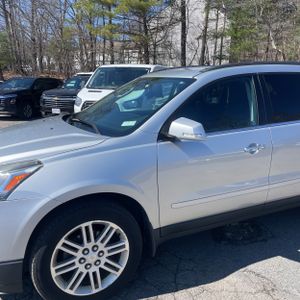 CHEVROLET TRAVERSE LT - 2