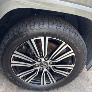 2023 Lexus LX 600 LUXURY thumbnail 16