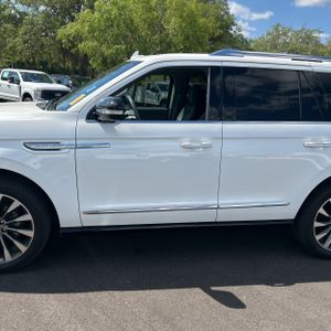 LINCOLN NAVIGATOR RESERVE - 4