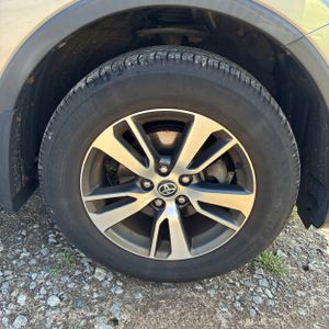 صورة 16 لـ 2016 Toyota RAV4 XLE