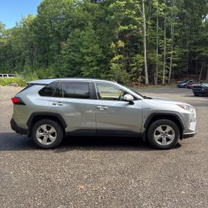 2019 Toyota RAV4 HYBRID XLE — фото 10