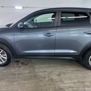 HYUNDAI TUCSON SE - 4