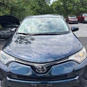 2018 Toyota RAV4 LE — фото 15