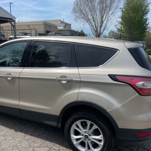 FORD ESCAPE SE - 4