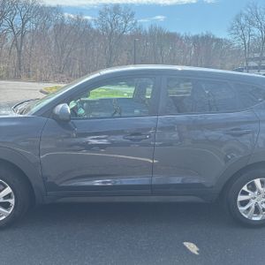 HYUNDAI TUCSON SE - 4