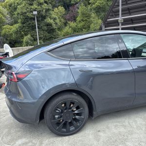 TESLA MODEL Y LONG RANGE - 9