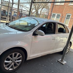 VOLKSWAGEN JETTA SE - 2