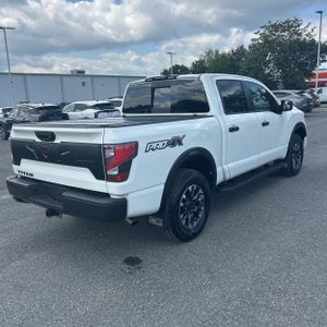 2024 Nissan TITAN CREW CAB PRO-4X 4X4 — фото 8
