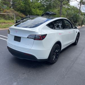 TESLA MODEL Y LONG RANGE - 8