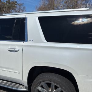 CHEVROLET SUBURBAN - 4