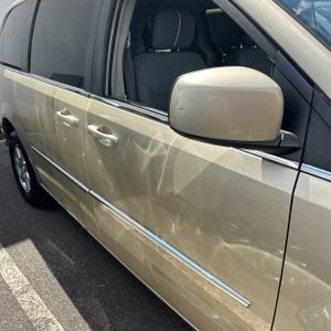 CHRYSLER TOWN AND COUNTRY TOURING - 8