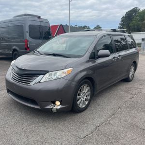 TOYOTA SIENNA - 1