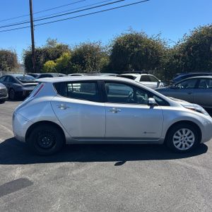 صورة 10 لـ 2013 Nissan LEAF S