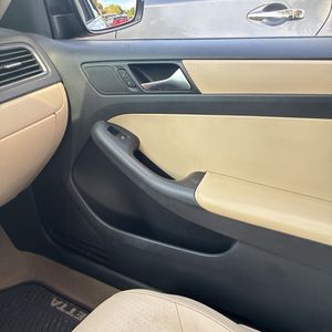 صورة 81 لـ 2011 Volkswagen JETTA SE