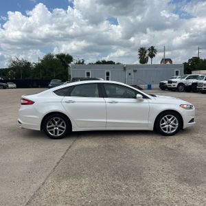 FORD FUSION SE - 10