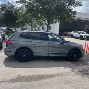صورة 10 لـ 2024 Volkswagen TIGUAN SE R-LINE BLACK