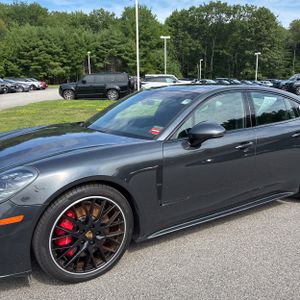 2020 Porsche PANAMERA GTS 照片 2