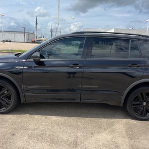 VOLKSWAGEN TIGUAN SE R-LINE BLACK - 4