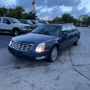 Cadillac DTS - 1
