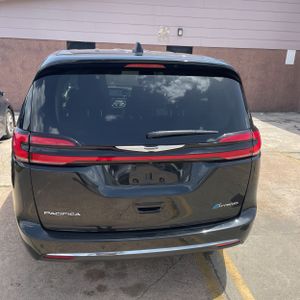 صورة 6 لـ 2023 Chrysler PACIFICA HYBRID TOURING L