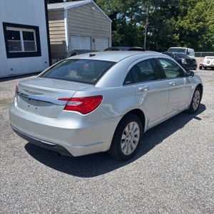 2011 Chrysler 200 LX 照片 8