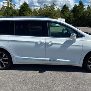 2017 Chrysler PACIFICA LIMITED — фото 9