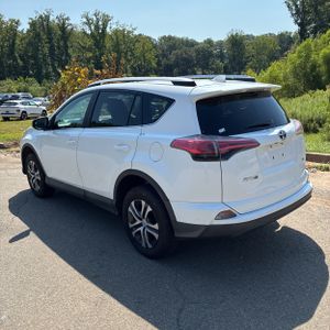 2016 Toyota RAV4 LE — фото 5