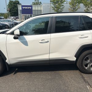 2024 Toyota RAV4 XLE 照片 4