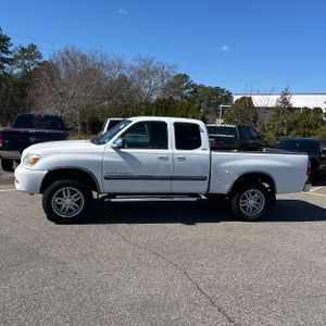 TOYOTA TUNDRA - 3