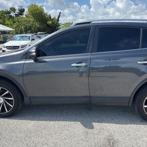 2018 Toyota RAV4 LIMITED — фото 4