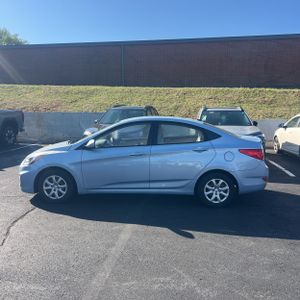 HYUNDAI ACCENT - 3